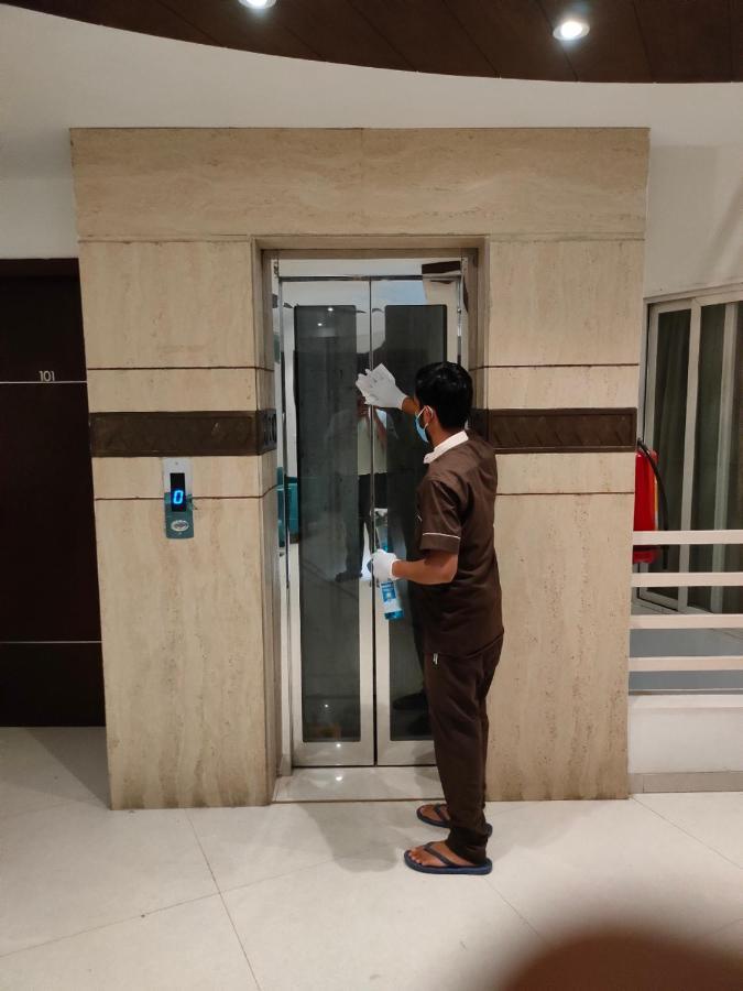 Fabhotel Prime Sky Light Vadodara Buitenkant foto