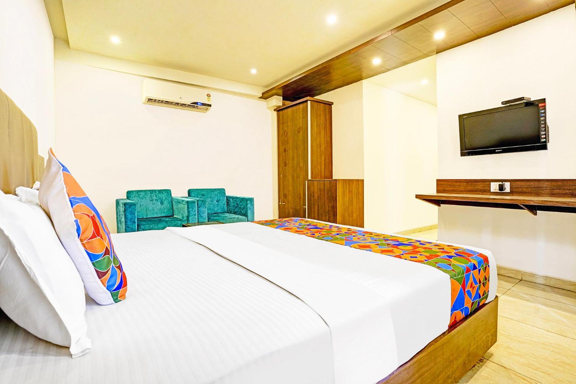 Fabhotel Prime Sky Light Vadodara Buitenkant foto