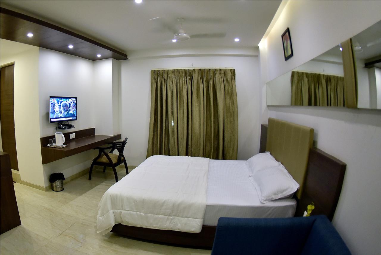 Fabhotel Prime Sky Light Vadodara Buitenkant foto